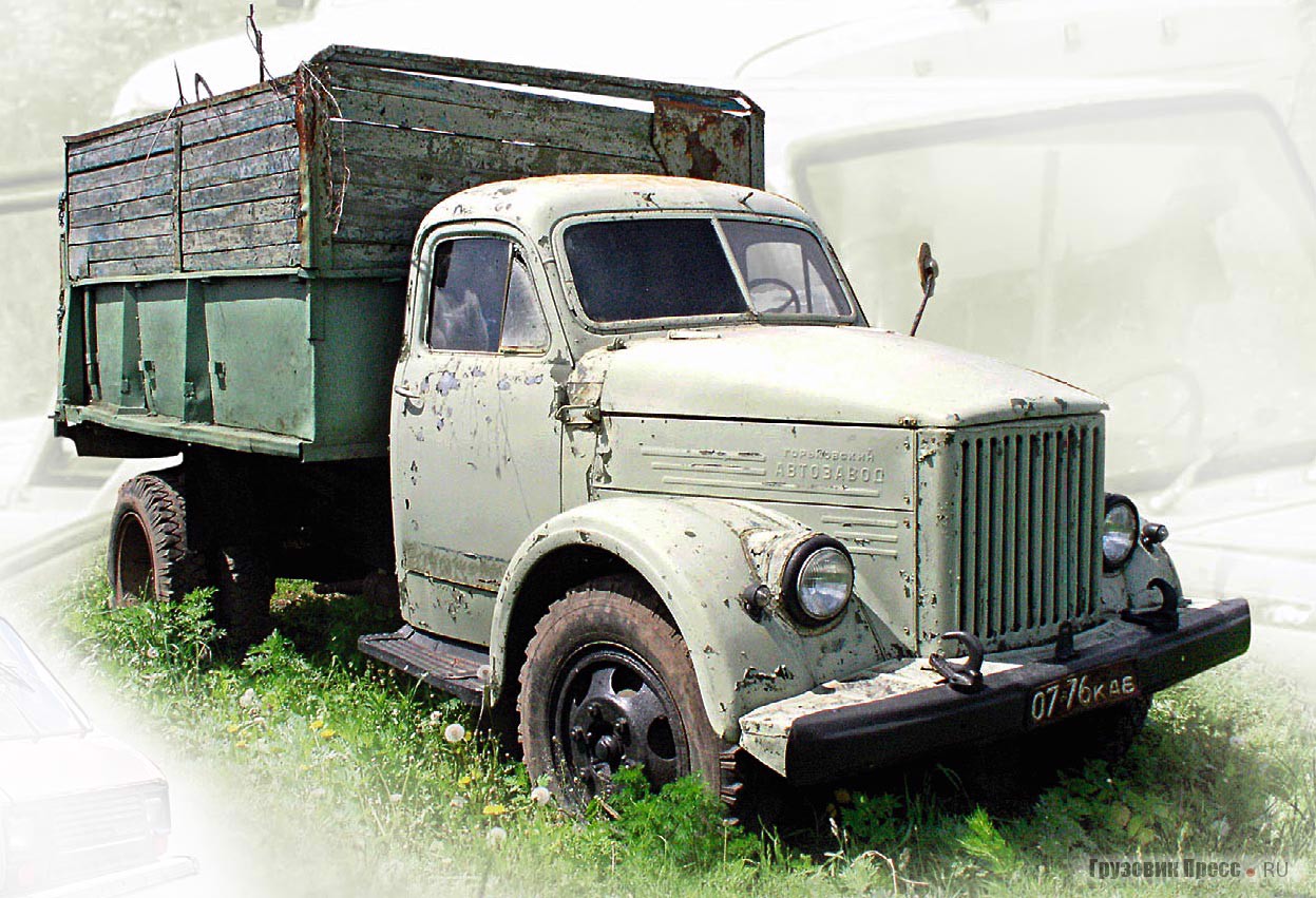 Сельскохозяйственный самосвал ГАЗ-93Б с нарощенными бортами. Когда-то это была очень распространенная машина в селе, сегодня сохранились считанные экземпляры