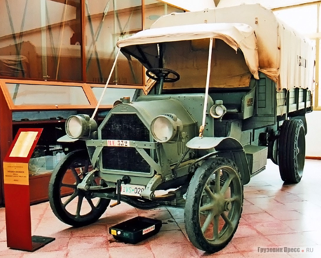 [b]Fiat 18 BL[/b] выпуска 1914 года. С 1911 по 1920 год выпущено около 20 000 разных модификаций Tipo 18. Это самый массовый итальянский грузовоз периода Великой войны. Четырёхцилиндровый двигатель рабочего объёма 5,65 л развивал 38 л.с. при 1300 об/мин. Привод на задние колёса – цепной. Скорость – 25 км/ч. Полная масса 7,3 т, грузоподъёмность – 3,5 т