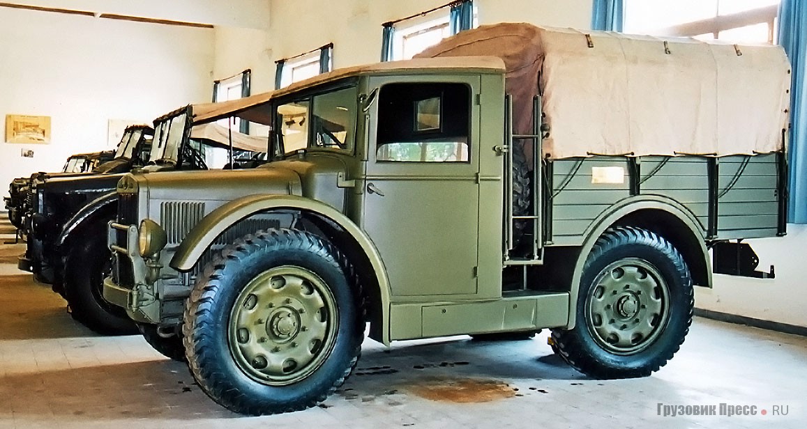 [b]SPA TL37 – trattore d’artiglieria leggero, тягач артиллерийский лёгкий[/b] образца 1937 года, со всеми ведущими и управляемыми колёсами на независимой подвеске (4,0 л, 4 цил., 52 л.с. при 2000 об/мин). Выпущено около 3000 таких тягачей