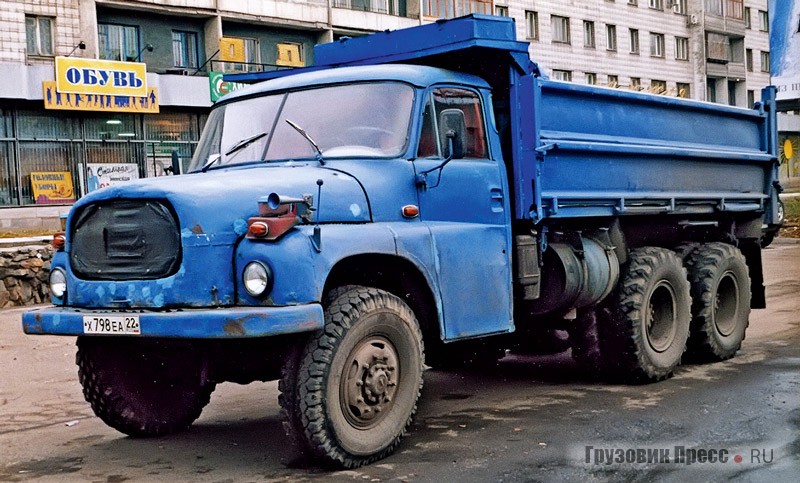 Одна из последних в Алтайском крае Т2-148S3 из г. Павловска. Барнаул, Красноармейский проспект, осень 2003 г.