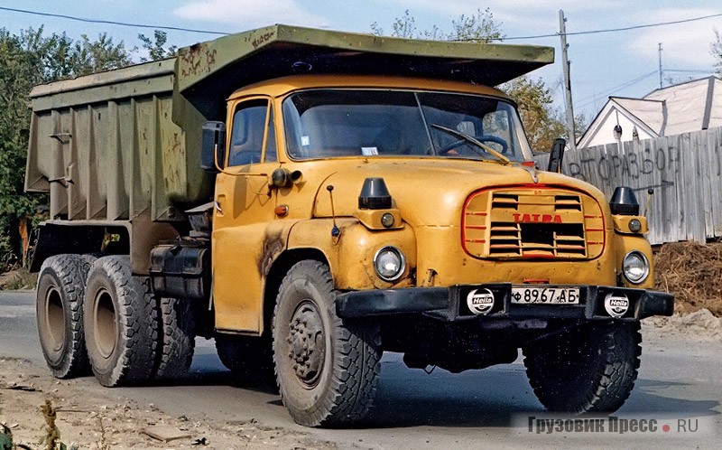 Барнаул, ул. Челюскинцев, осень 2004 г. Последний в городе самосвал Т2-148S1 с изменёнными бамперами и светотехникой