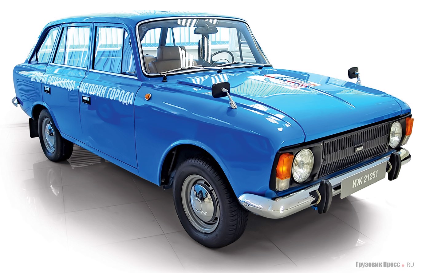 Первый советский автомобиль с пятидверным кузовом хэтчбек (на снимке поздняя модификация Иж-21251). Всего за 1973–1997 гг. изготовлено 414 187 ижевских «Комби»