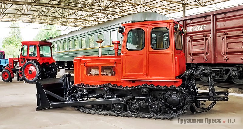 Дальний потомок волгоградского пахотно-пропашного трактора ДТ-54 – «Пхуньен-75ГА» до сих пор выпускают на Кымсенском тракторном заводе