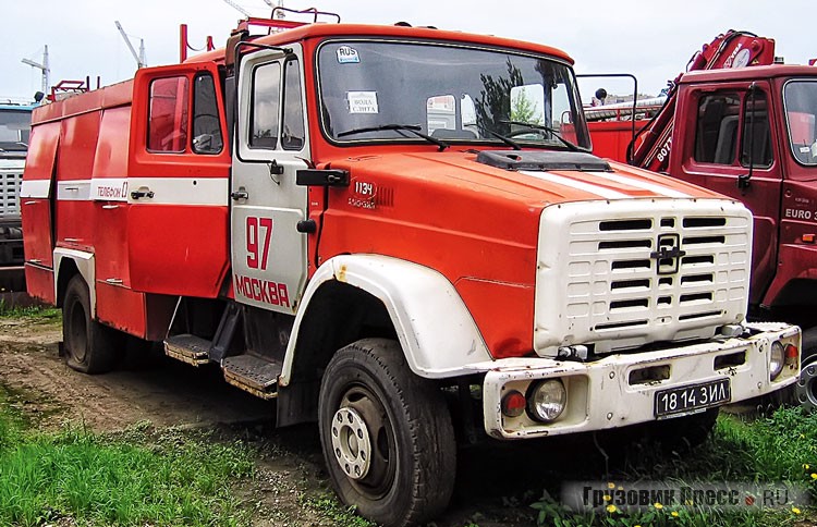 Самый первый опытный образец 1998 г. с двигателем 508.10 после подконтрольной службы в ПЧ 97 Москвы вернулся на ЗИЛ. В процессе эксплуатации облицовку радиатора на машине заменили