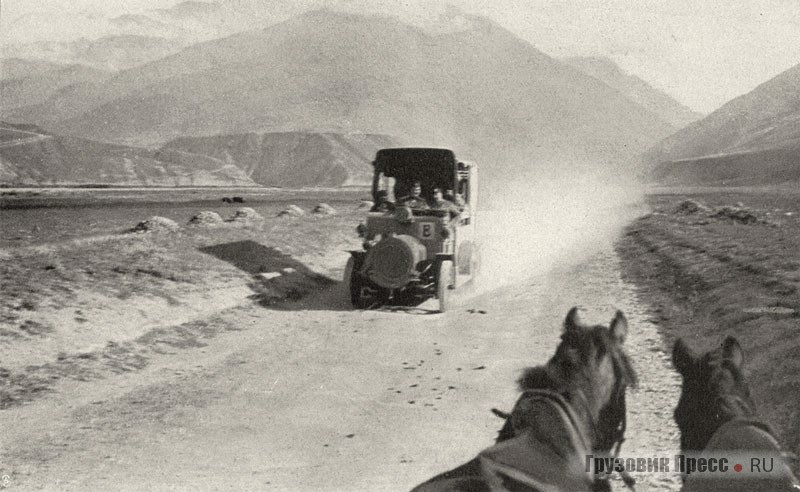 «Шнейдер» проехал уездный городок Душет. 1911 г. Буфетом на станции там заведовала супруга русского генерала, она лично обслуживала пассажиров