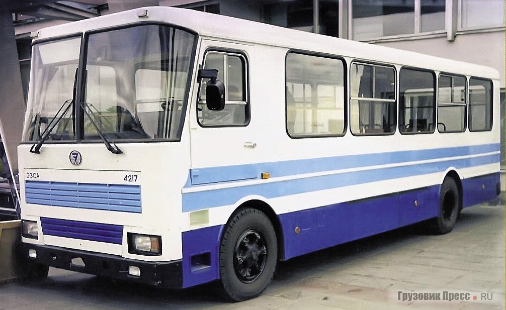 Автобус ЭЗСА-4217 представлял собой модернизированный вариант городской «Альтерны», 1997 г.
