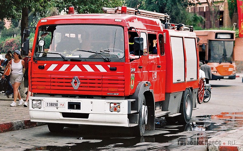 Пожарную автоцистерну SIDES в виде Renault Major 278 можно вызвать по телефону экстренной службы «15»