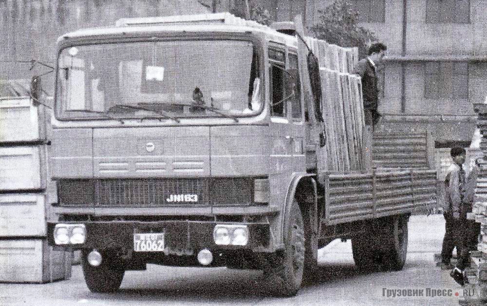 Бортовой грузовик Huanghe JN163