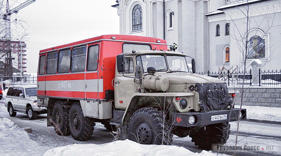 Специальный автобус мод. 42112Д «Буран» нефтекамского завода, 1993 г.