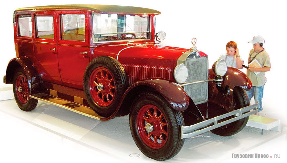 [b]1927 г. 12/55 PS Mercedes-Benz Pullman Limousine[/b]<br /> Вместе с моделью 8/38 PS в июле 1926 г. стал первым автомобилем, выпущенным на рынок под торговой маркой Mercedes-Benz компанией Daimler-Motoren-Gesellschaft и фирмой Benz & Cie. С 6-цилиндрвым двигателем объемом 3131 см[sup]3[/sup] мощностью 55 л.с. при 3200 мин[sup]-1[/sup] развивал скорость 100 км/ч. С 1926 по 1928 г. выпущено 3876 экземпляров всех модификаций