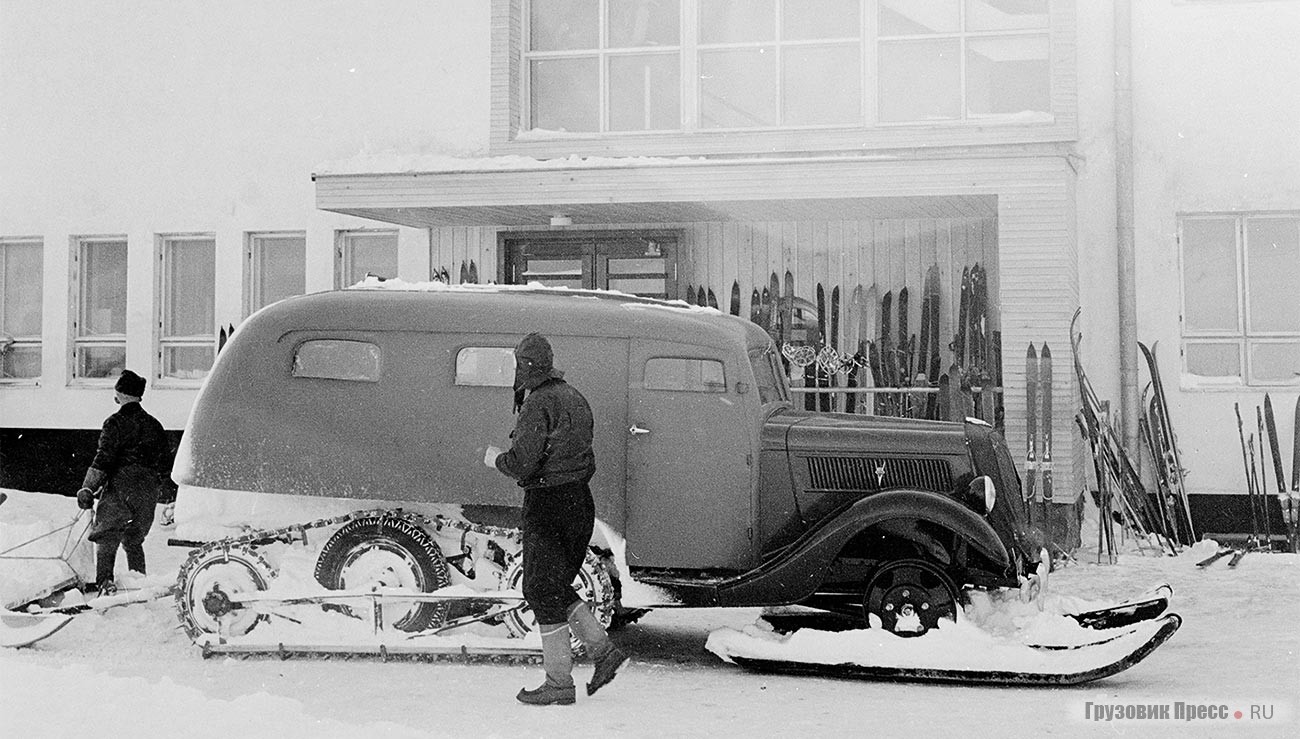 Полугусеничный фургон Ford V8 у отеля Паллас в местечке Палластунтури (Финляндия). Фото Отсо Пиетинена, 1938 г.