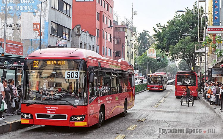 Скоростная линия BRT № Е2. Обслуживают машины Volvo. На других маршрутах такие модели не встретить
