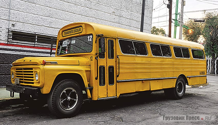 Школьный автобус DINA-Capre Convencional на шасси Ford B-600 1967–1973 гг., отличается от американских аналогов параллелограмными окнами