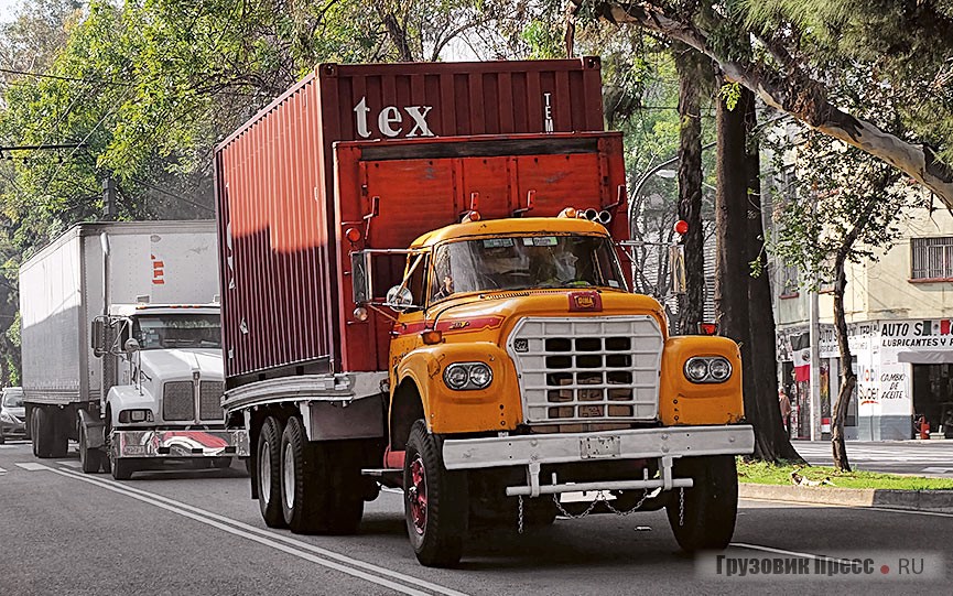 На плече дороги ещё попадаются древние грузовики Dina D-631, которые представляют собой адаптированный для Мексики International Harvester Loadstar F-2050A