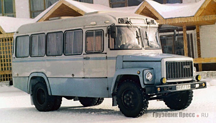 Автобус САРЗ-3280 можно было легко спутать с детищем Курганского автозавода, ведь внешних различий между ними практически нет