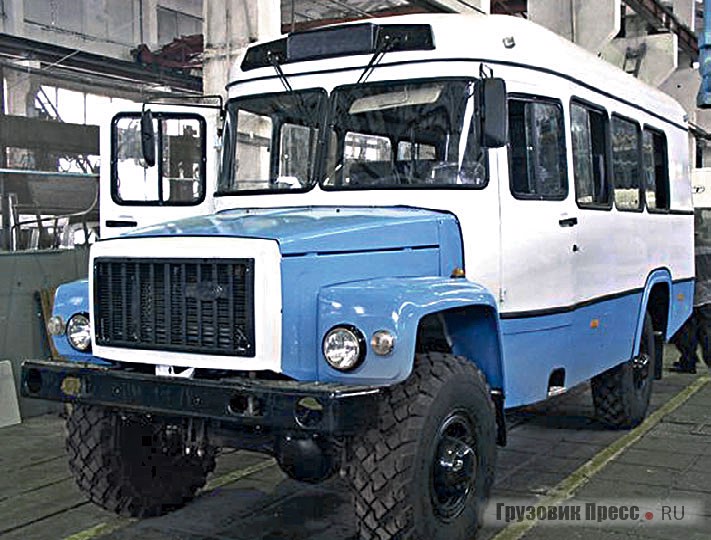 Одна из множества модификаций, не получившая широкого распространения, – полноприводный Семар-3257 на шасси ГАЗ-3308
