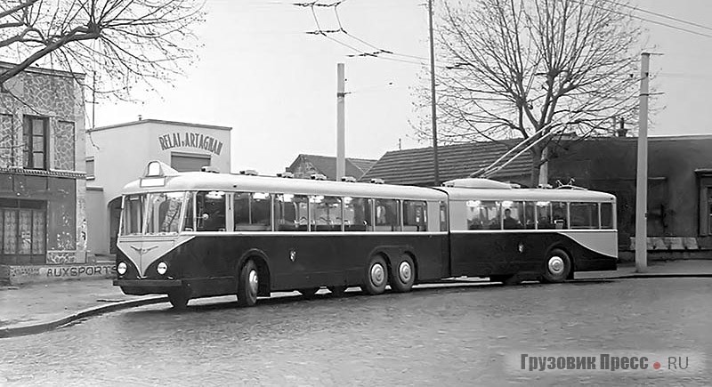 Троллейбус Vetra VA4 SR во время работы на маршруте № 7 в Лионе. 1951 год
