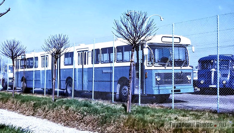 Автобусы Berliet PH12-180 в Алжире в ливрее транспортной компании RSTA (Réseau Syndicaledes Transports Algérois). 1973 год