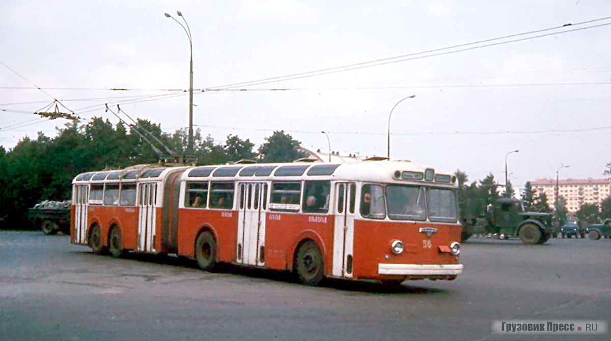 СВАРЗ ТС-1 на перекрестке Ленинградского проспекта и Беговой улицы. Первая половина 1960-х годов