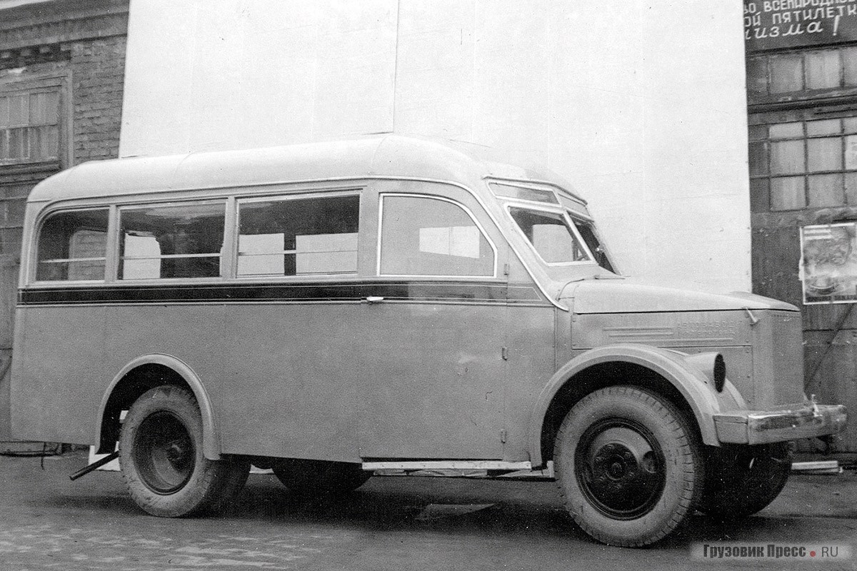 Ритуальный автобус (катафалк) АКЗ-51 на шасси ГАЗ-51. 1950 год