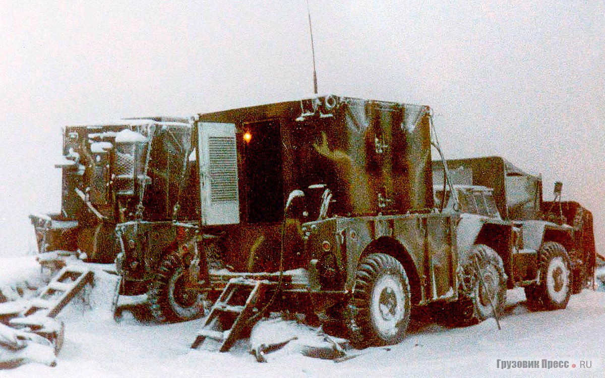 M-561 Gama Goat с модулями радиостанций AN-GRC-46 и AN-GRC-122 в Южной Корее зимой 1970 года