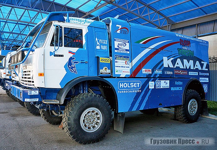 Спортивный КАМАЗ-4911 оснащался экспериментальным ЯМЗ-7Э846.10, а в такой окраске гонял в 2004 году