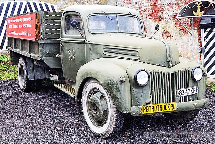 Эта ценная машина прибыла в коллекцию «Ретротрака» из Крыма. [b]Ford G8T[/b] 1944 г. Такие грузовики в рамках программы ленд-лиза были крайне немногочисленными, а ценности этой машине прибавляет ещё и то, что практически всю жизнь она проработала в одних руках ветерана войны, и сохранена в первозданном виде, без реставрации