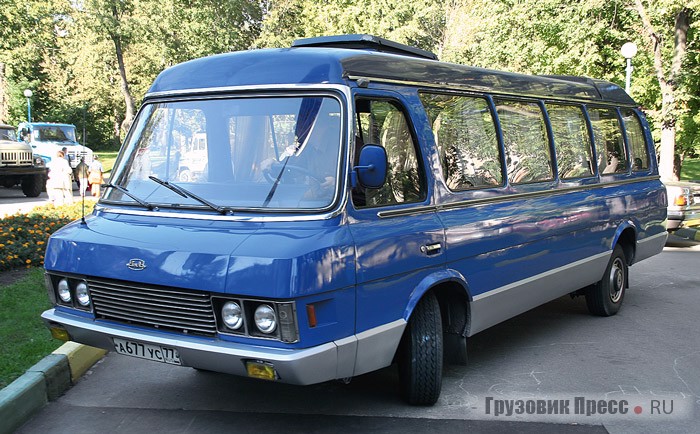 Микроавтобус ЗИЛ-119 «Юность»