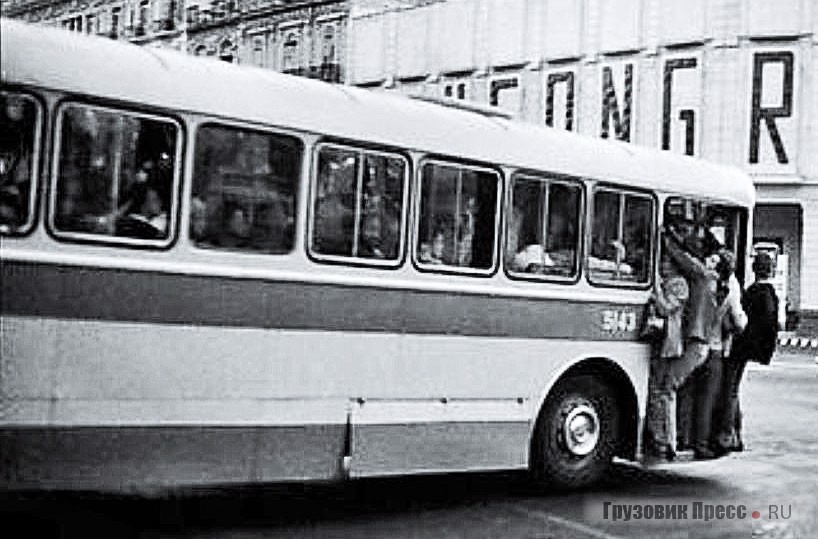 Двухдверные Girón XII получили прозвище «автобус-тоннель»
